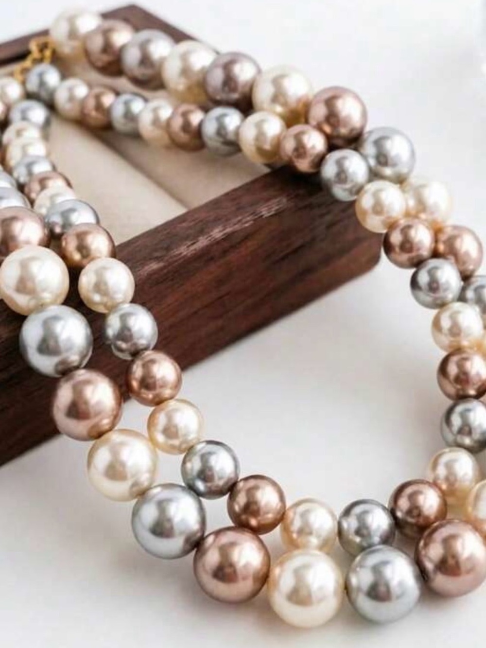 Tri-Tone Pearl Necklace in Cream, Silver & Rose